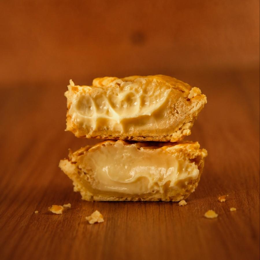 Um pedacinho do paraíso para adoçar o seu dia! Nossa empadinha aberta traz o recheio cremoso de Galak que derrete no coração a cada mordida. Perfeita para aquele momento de indulgência, porque todo mundo merece uma dose extra de alegria! 🍫❤️