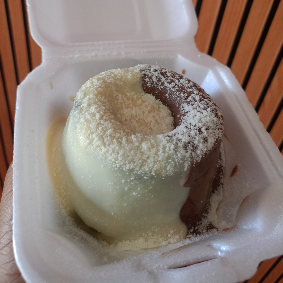 Massa de chocolate e recheio de leite ninho e chocolate