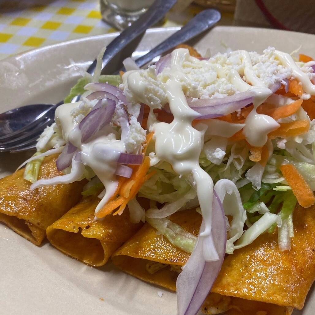 Orden (4) Enchiladas Rojas Pierna