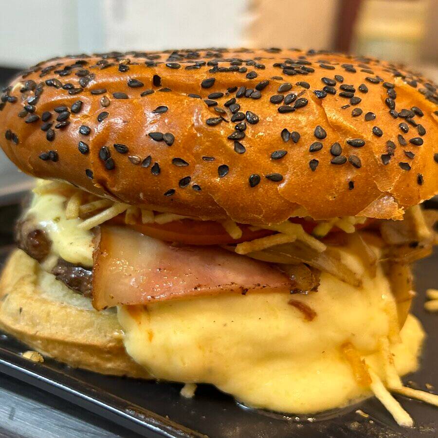 Hamburguesa Quesuda más Tocineta