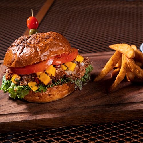 Hamburguesa de camarón con pico de mango