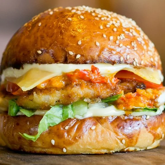 HAMBURGUESA DE POLLO CRUJIENTE