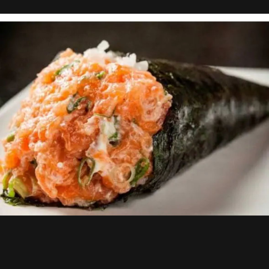 Salmão batido com cebolinha e cream cheese, arroz e nori