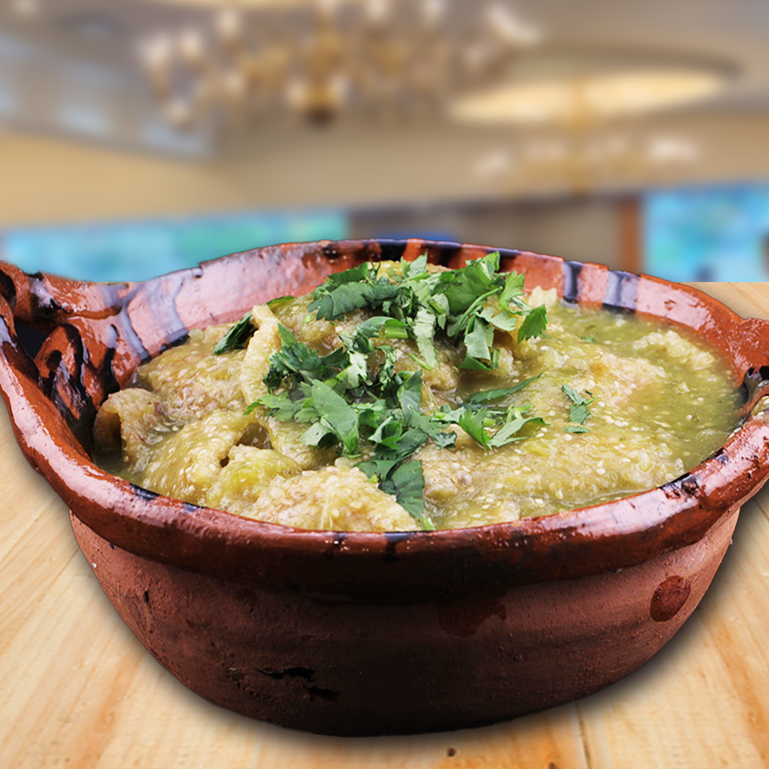 Cazuela de Chicharrón en Salsa Verde.