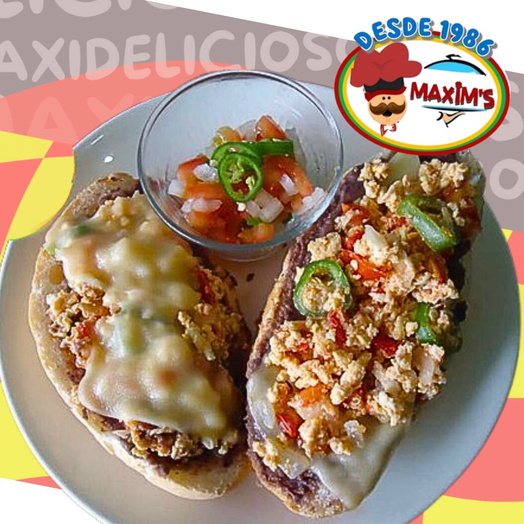 MOLLETES CON HUEVO A LA MEXICANA