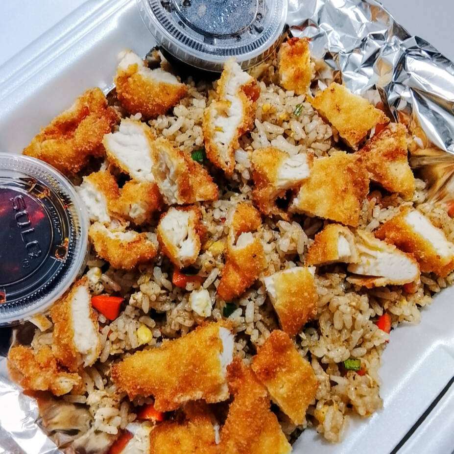 Yakimeshi De pechuga de pollo