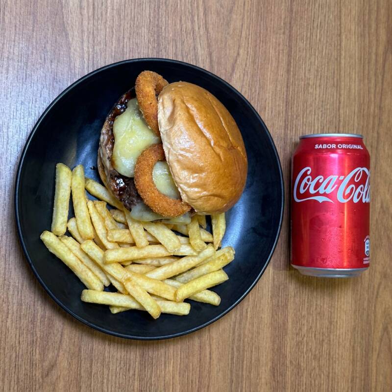 Qualquer Burger 150g + batata média + refrigerante lata.