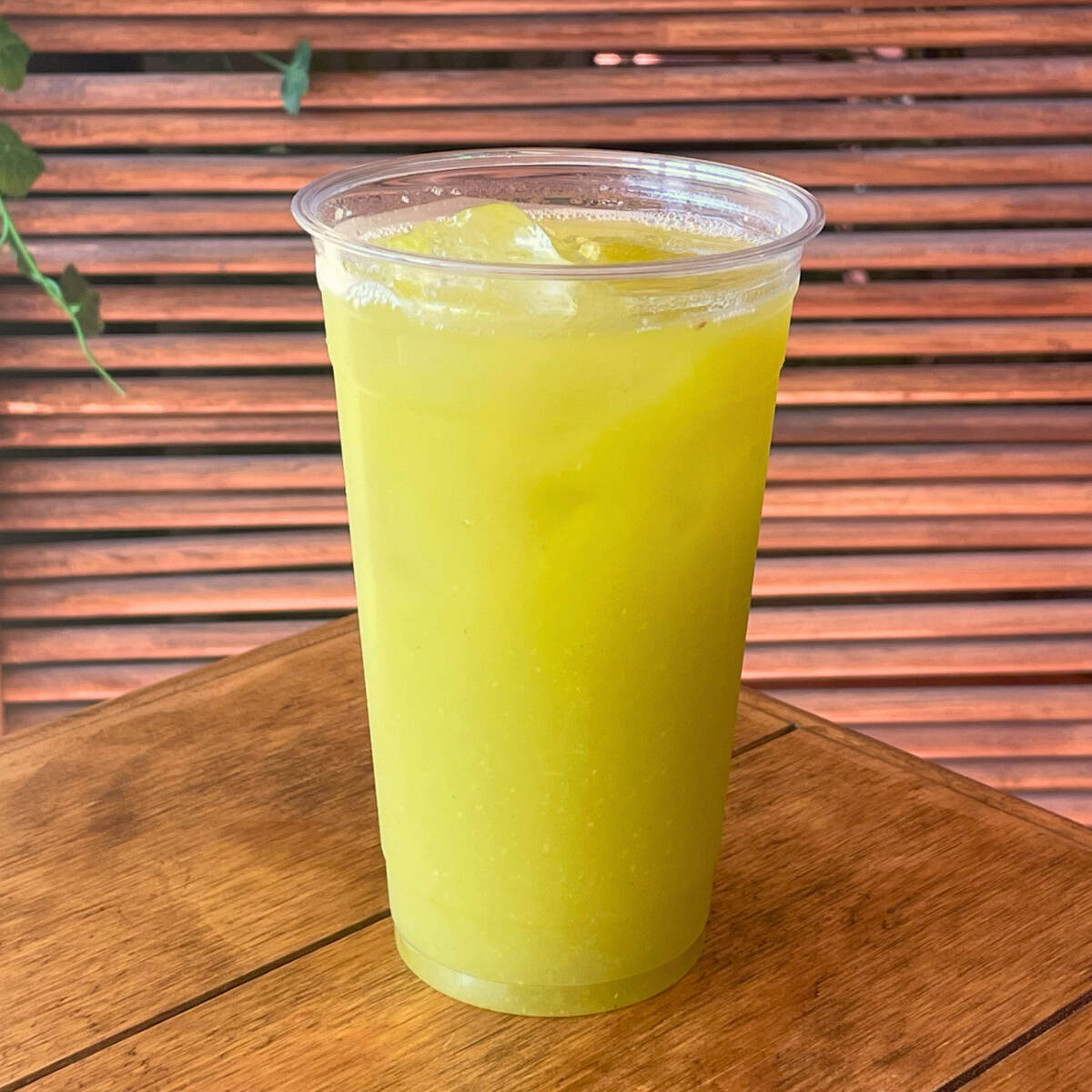 Agua de Piña, Jengibre, Albahaca, Menta