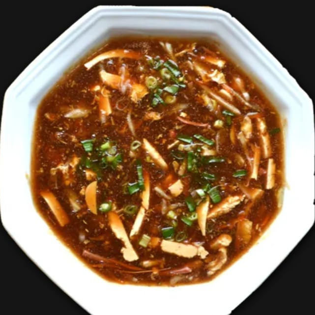 repolho, cenoura, presunto, broto de bambu, tofu, ovos mexidos, cebolinha e molho shoyo.