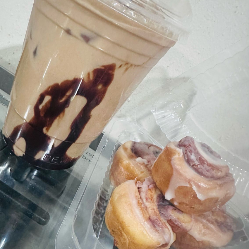 Combo Mini Roles + Café Frío 16oz.