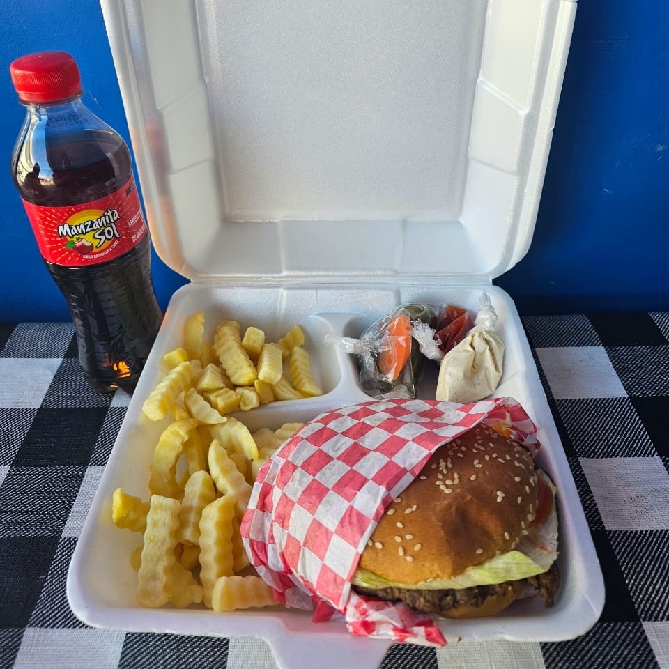 Combo de Hamburguesa Papas y Soda