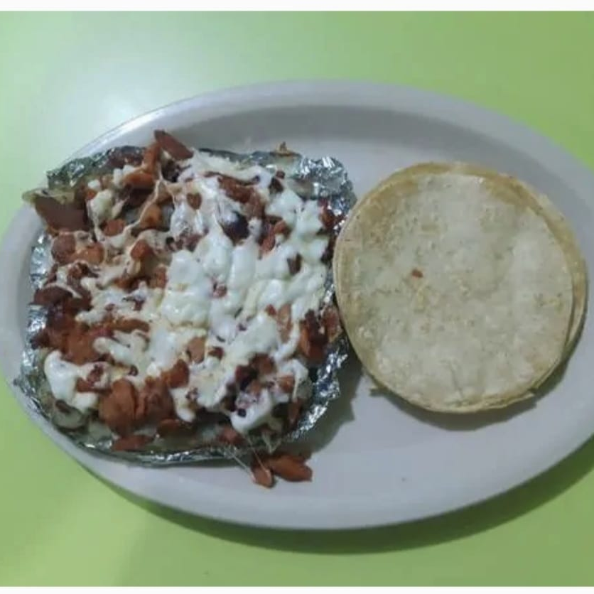 Papa con Pastor y Quesillo
