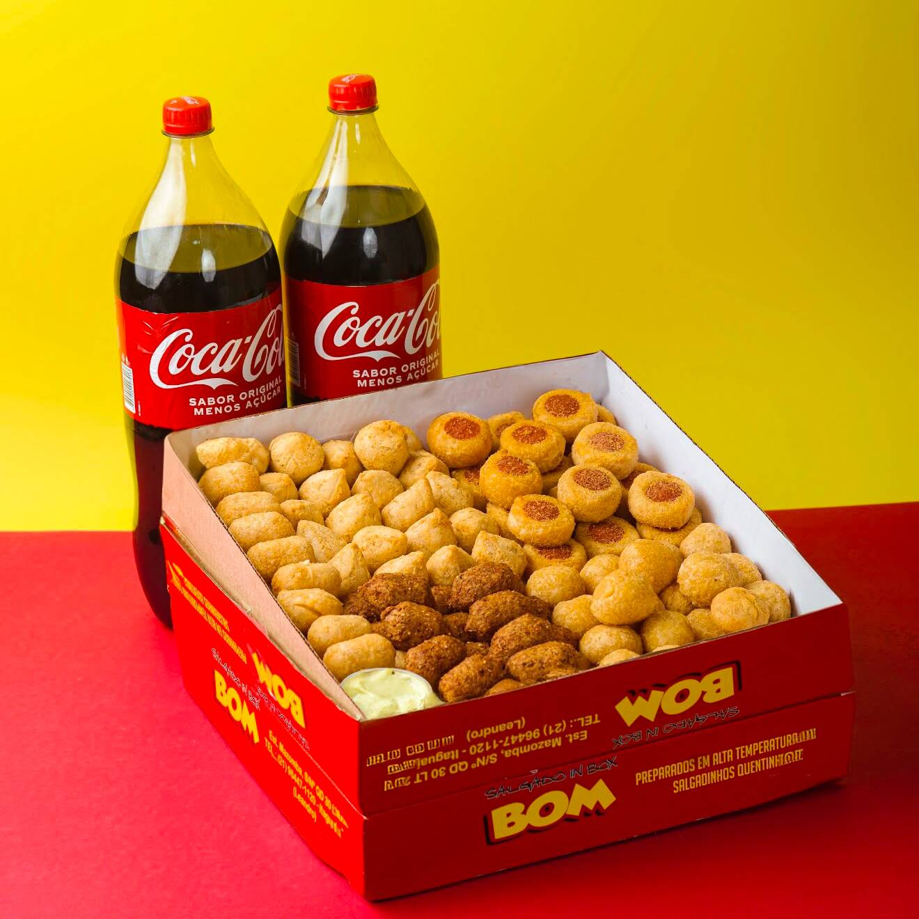 200 Salgadinhos Festa + 2 Coca-Cola 2l Damos o direito a você nosso cliente e amigo de escolher até 5 sabores. Sabores: - Coxinha; - Bolinha de queijo; - Calabresa; - Kibe; - Queijo c/ alho; - Queijo c/ presunto; - Salsicha; - Risole de Camarão. Obs: Especificar os sabores no pedido, caso não informado, será preparado misto.
