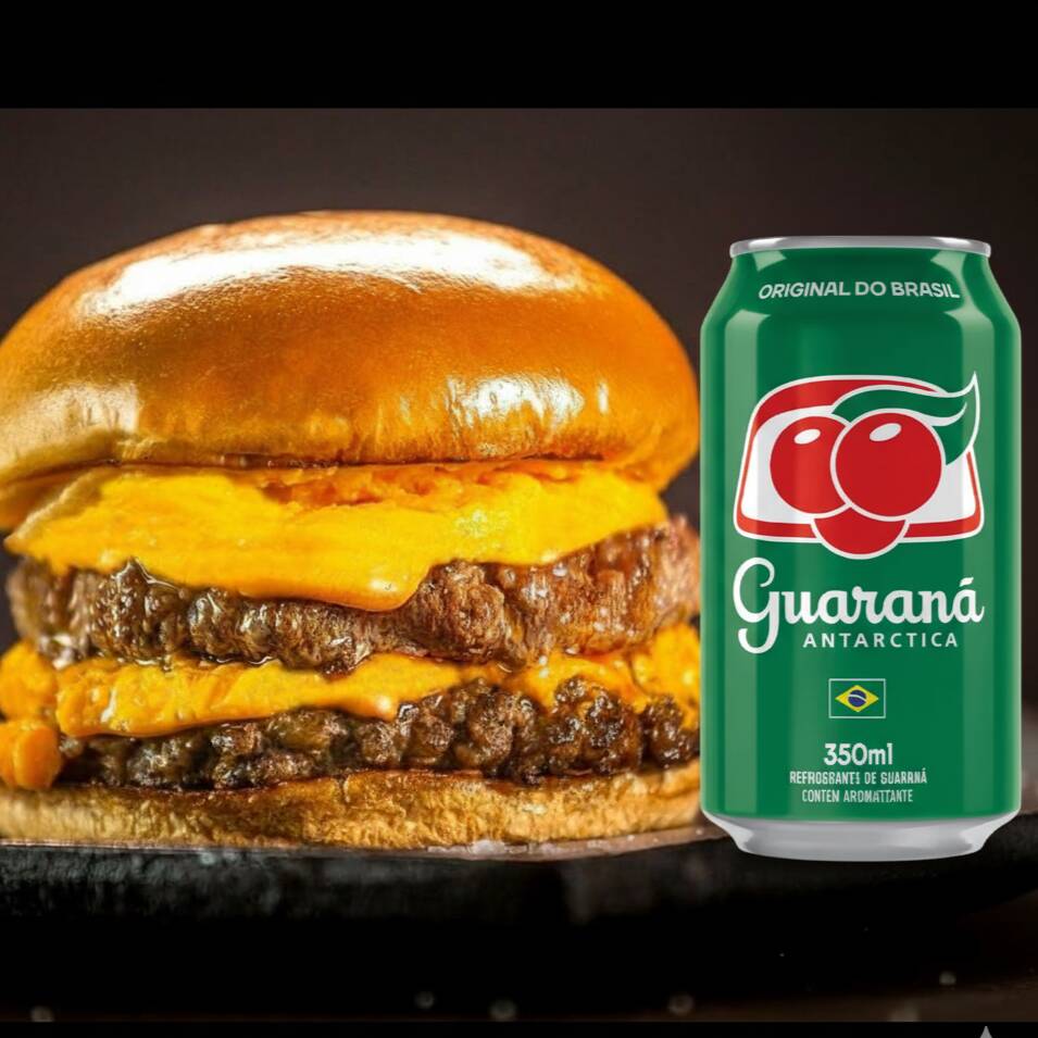 Dois Hambúrgueres Smash 100g Suculentos com Cheddar Cremoso e Molho Especial da Casa, Acompanhados de Guaraná 350ml.