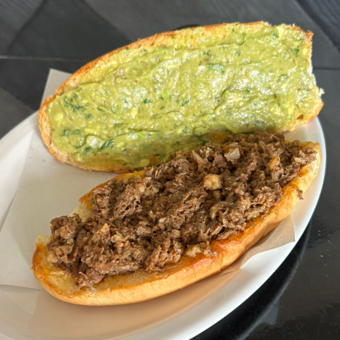 TORTA DE BIRRIA
