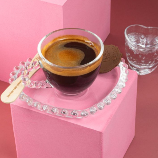 Café expresso encorpado, com aroma intenso e sabor marcante, preparado na medida certa para começar bem o Dia ou acompanhar suas delícias.