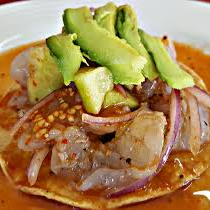 Tostada de aguachile rojo