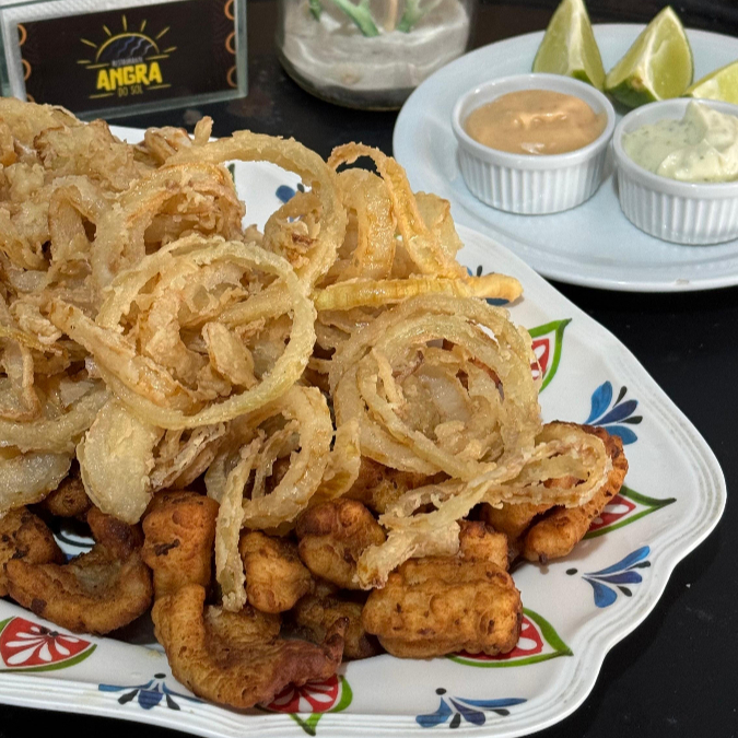 Isca de Peixe, Lula, Camarão e Cebola Empanada