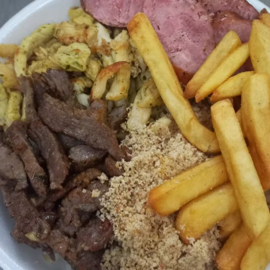 Arroz , feijao, carnes nobres ( carne frango e linguiça toscana ) , farofa