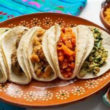 TACO DE GUISADO CARNITAS EN SALSA ROJA