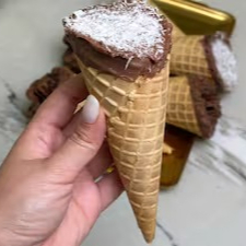 Cascão crocante, recheado com brigadeiro Belga e brigadeiro de cocada cremosa.