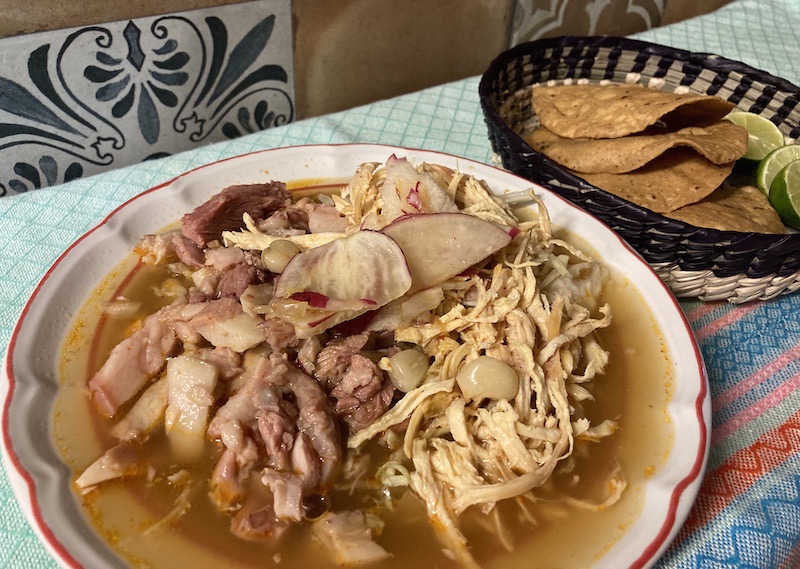 Pozole cabeza con pollo
