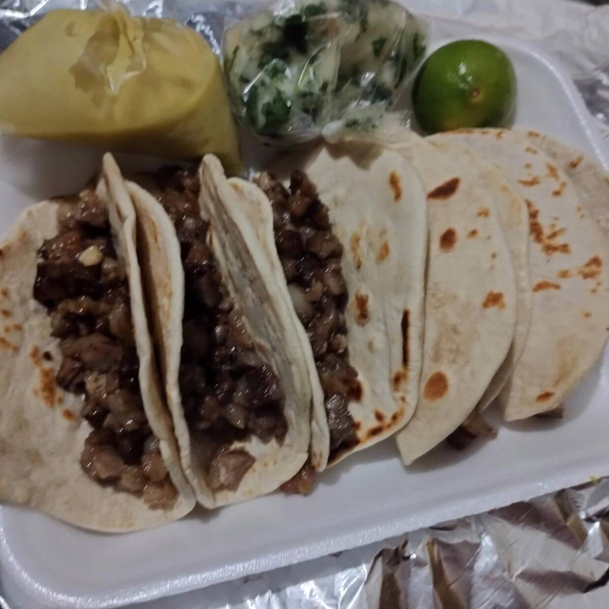 Tacos de Harina de Carne Asada