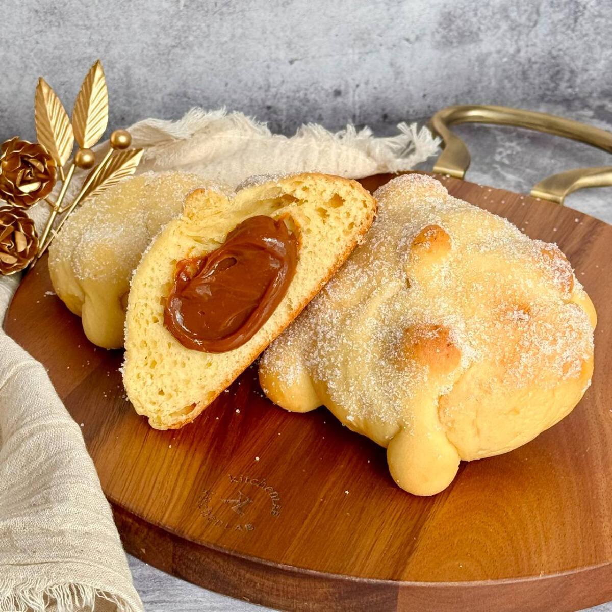Pan Del Muerto Relleno De Cajeta Quemada Coronado