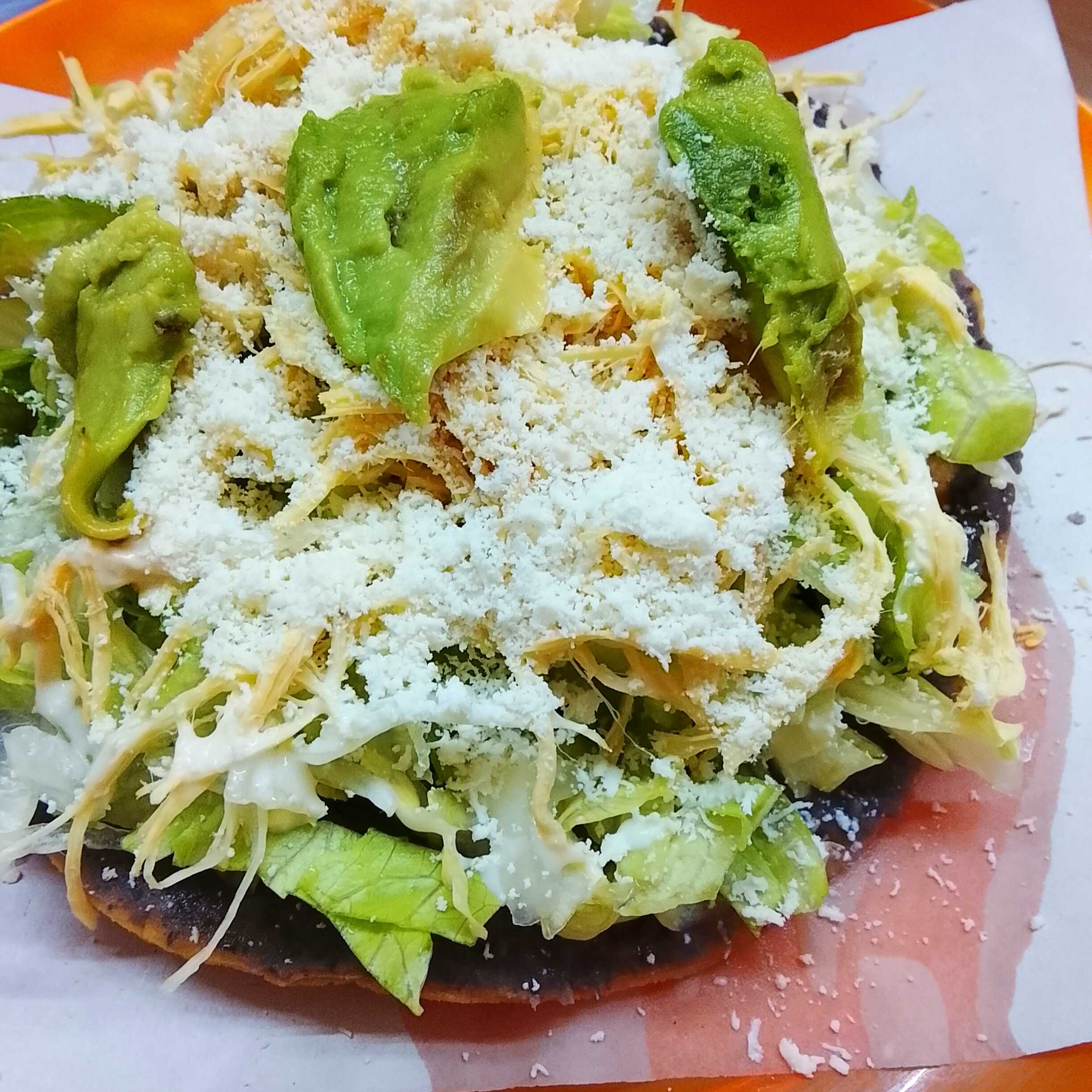 Tostada de Pollo con Quesillo