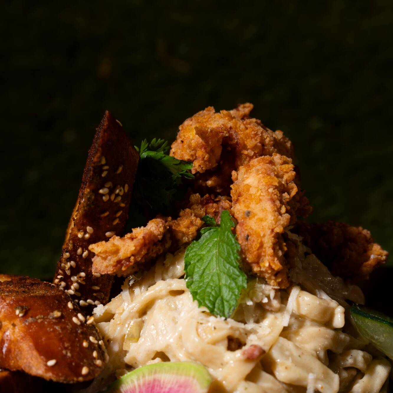 Fetuccini Alfredo Con Pollo Crispy