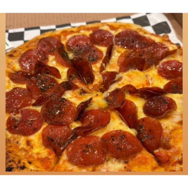 PIZZA PEPPERONI Y QUESOS