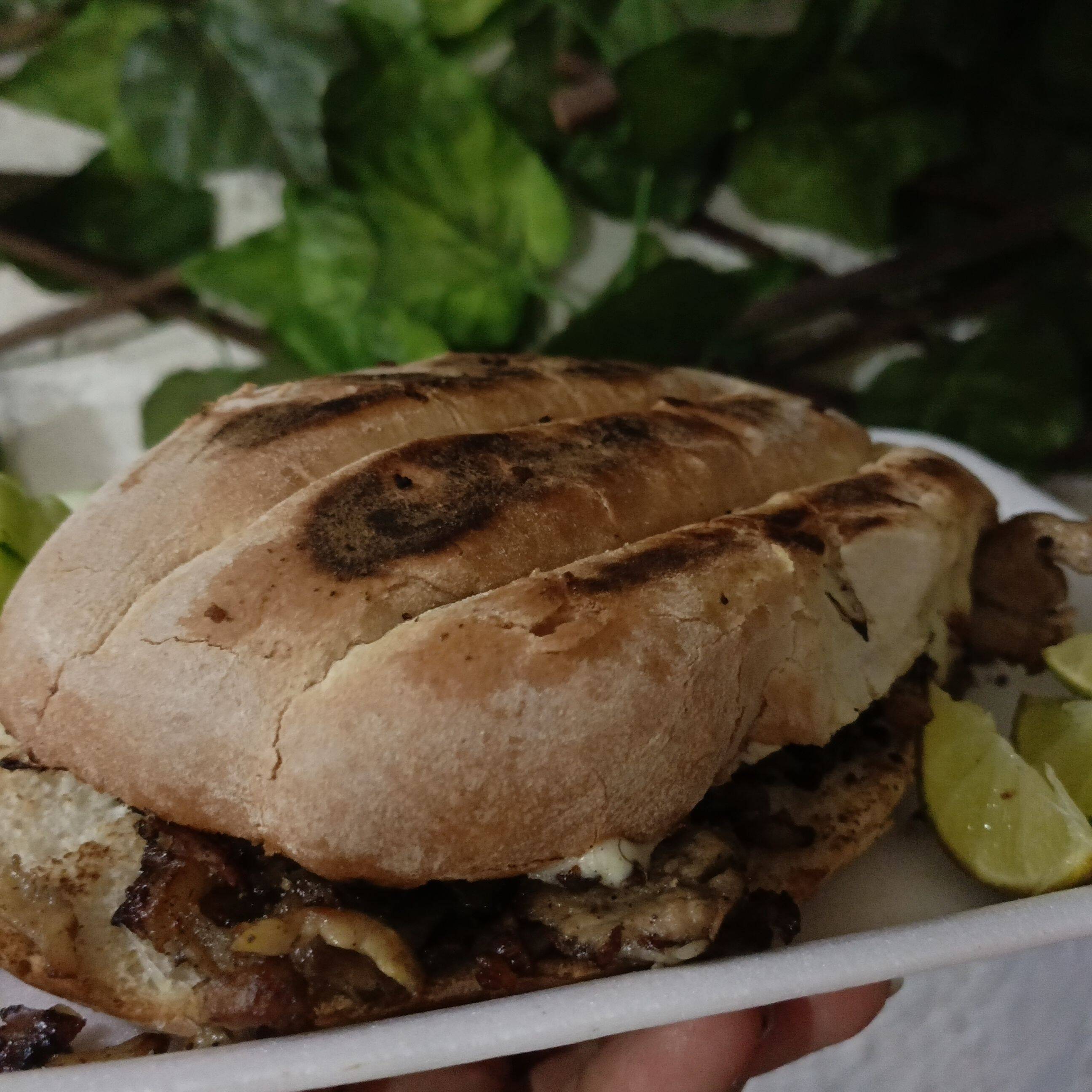 Torta pastor al carbón con queso