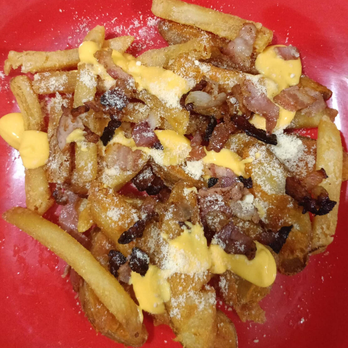 Papas con Tocino y queso cheddar y parmesano