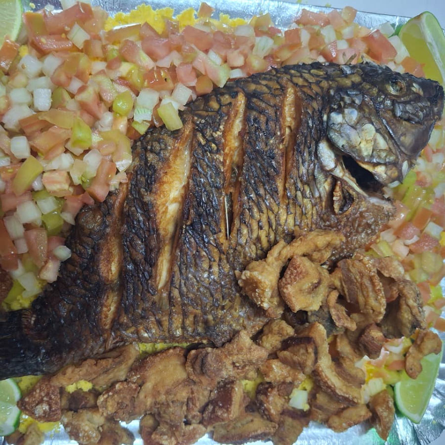 acompanha vinagrete, cuscuz e torresmo