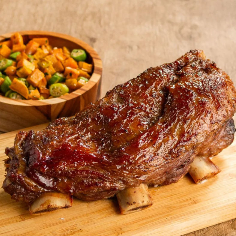 deliciosa costela bovina no sal grosso e chimi churry acompanha batatas cozidas