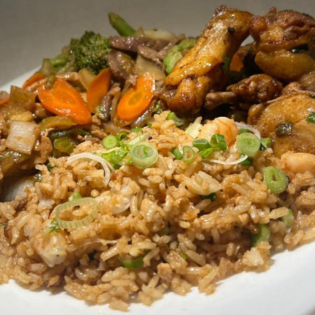 Arroz o Espagueti y Tres Guisos
