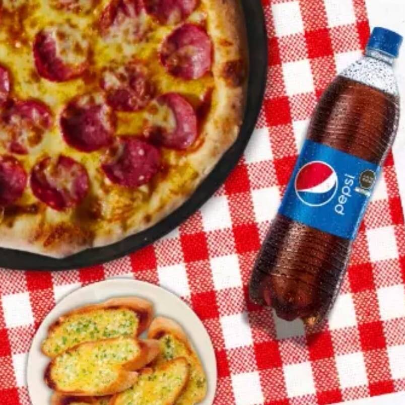 1 Pizza Familiar + Pepsi1.5L + 6 Pan Al Ajo