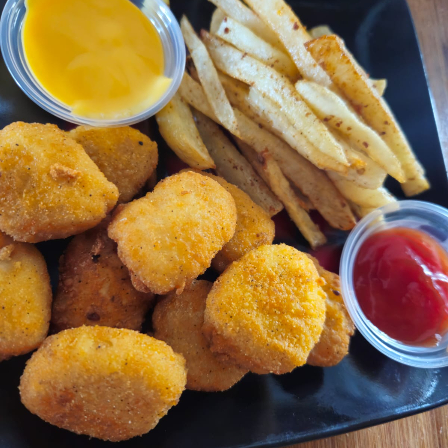 10 NUGGETS CON PAPAS