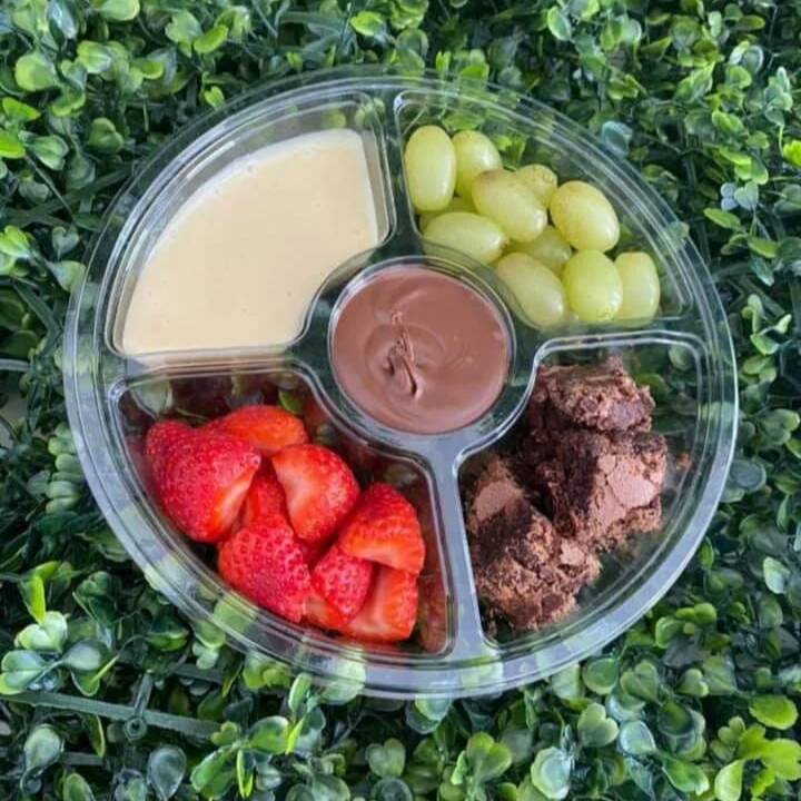 Uma deliciosa petisqueira de Fondue
Acompanha( Morango, Uva sem semente, Marshmallow, Tubetes e Chocoloate)
*Imagem Ilustrativa*
