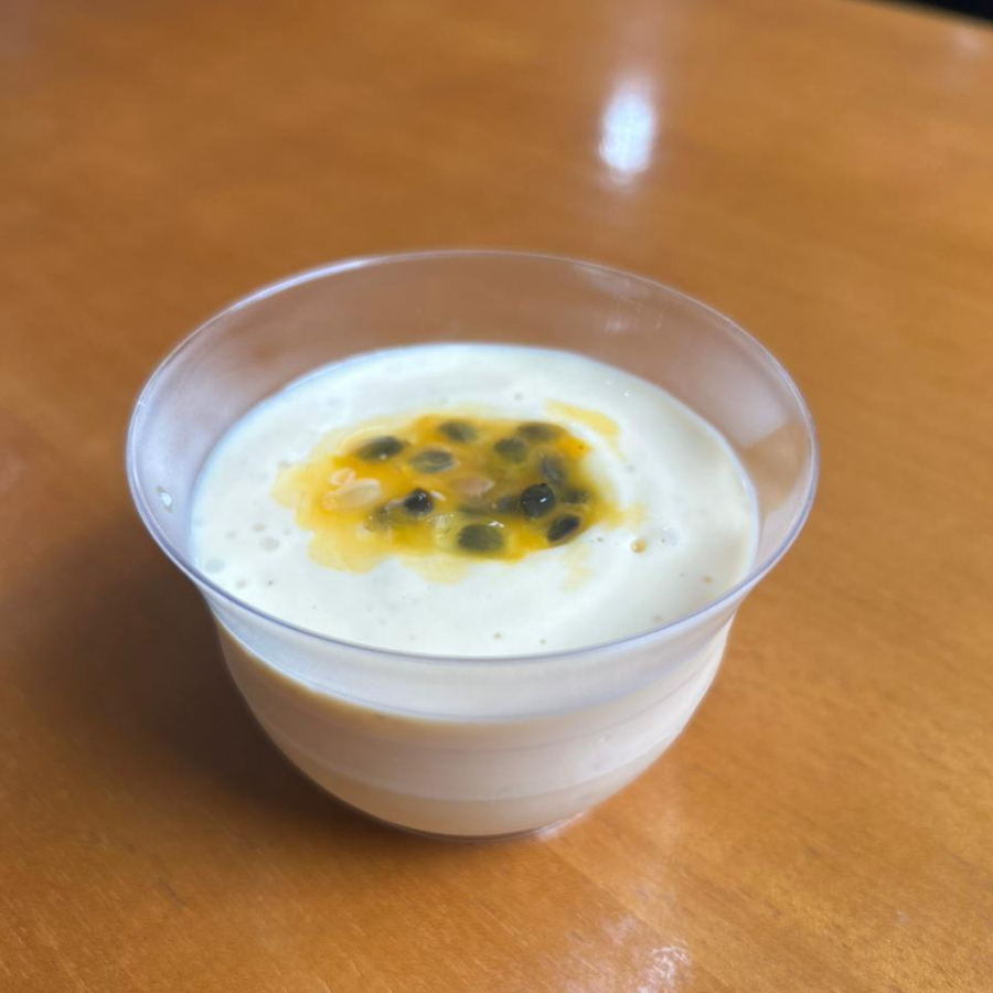 Leite condensado, creme de leite e maracujá