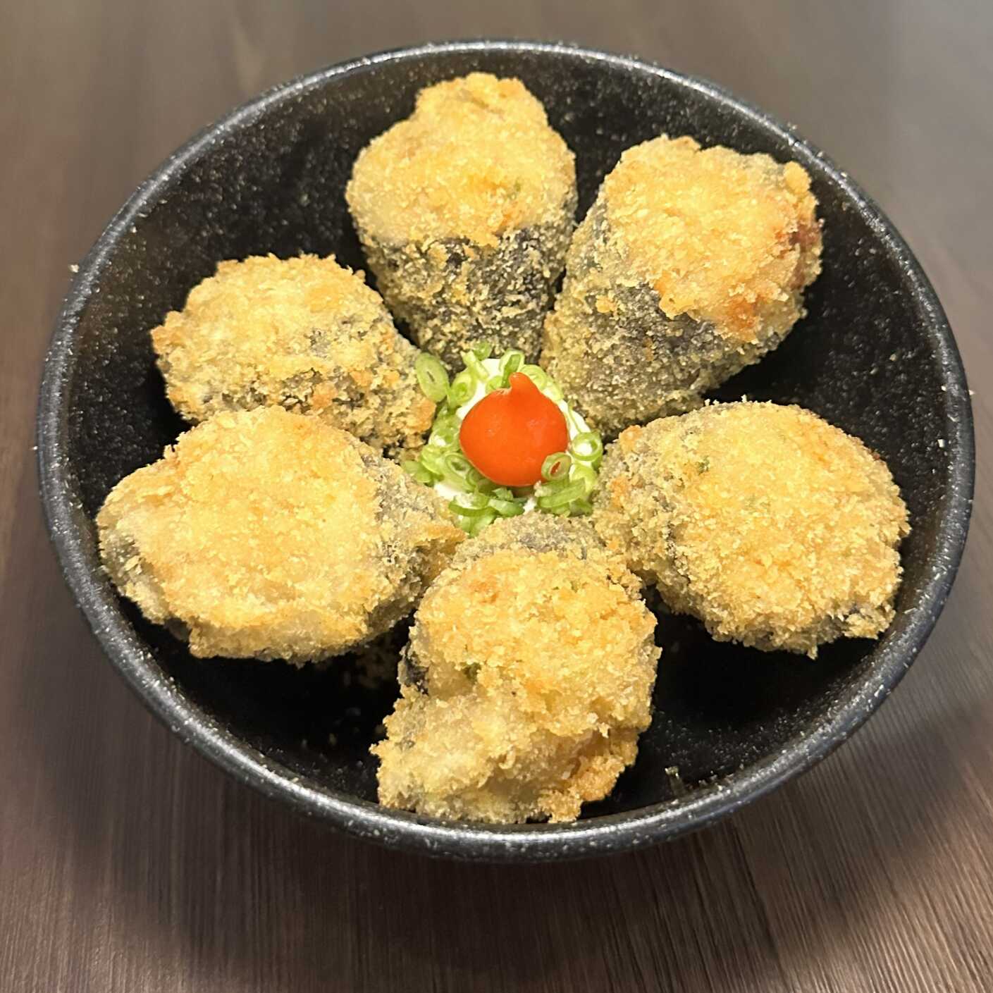 Mini temaki de salmão com cream cheese empanado na panko 6uni