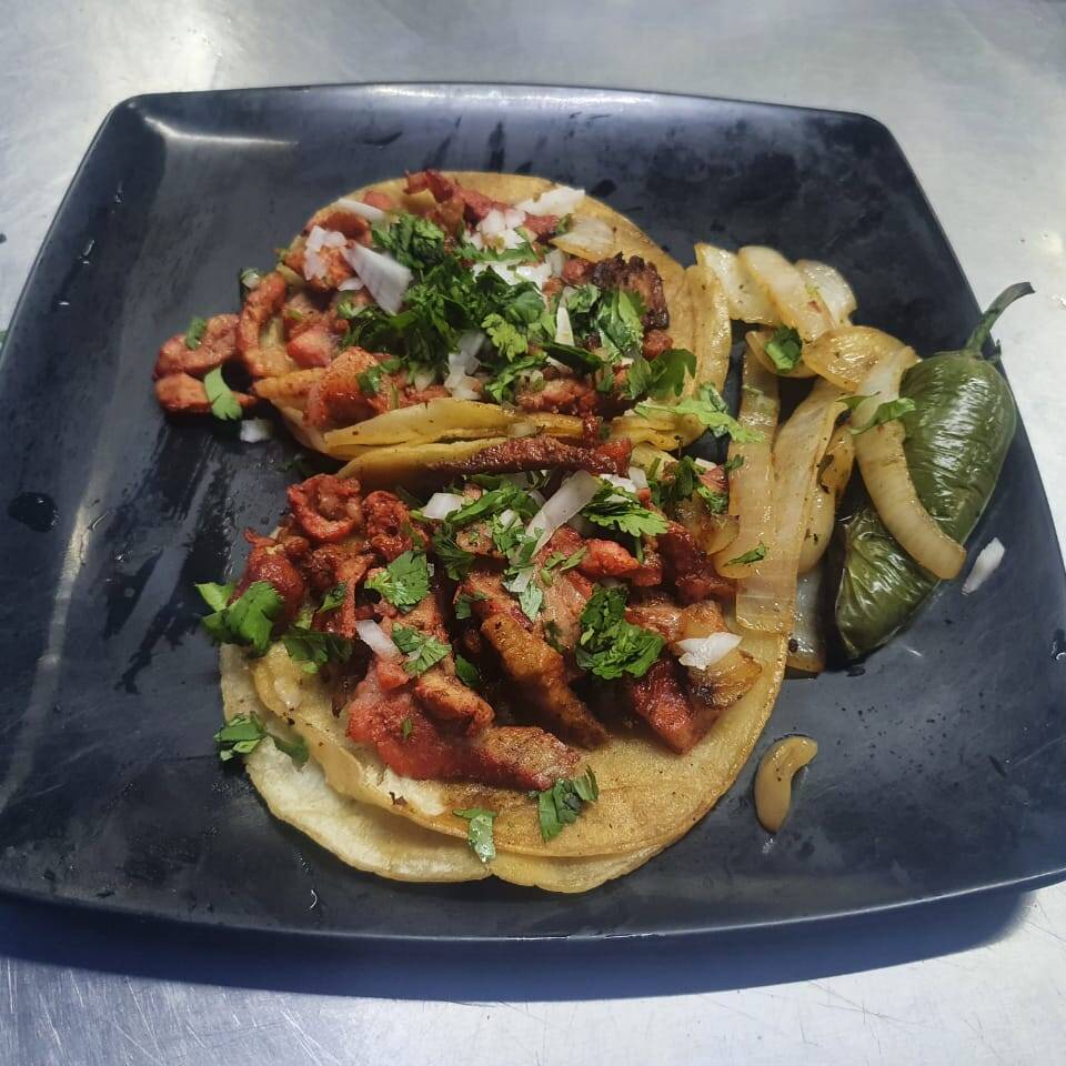 2 Tacos al Pastor + Vaso de Agua Fresca