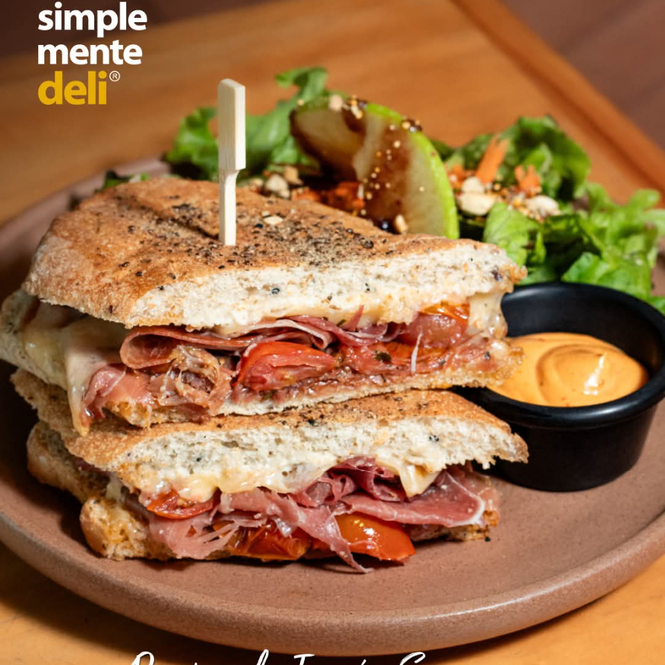 Panino de jamon serrano.