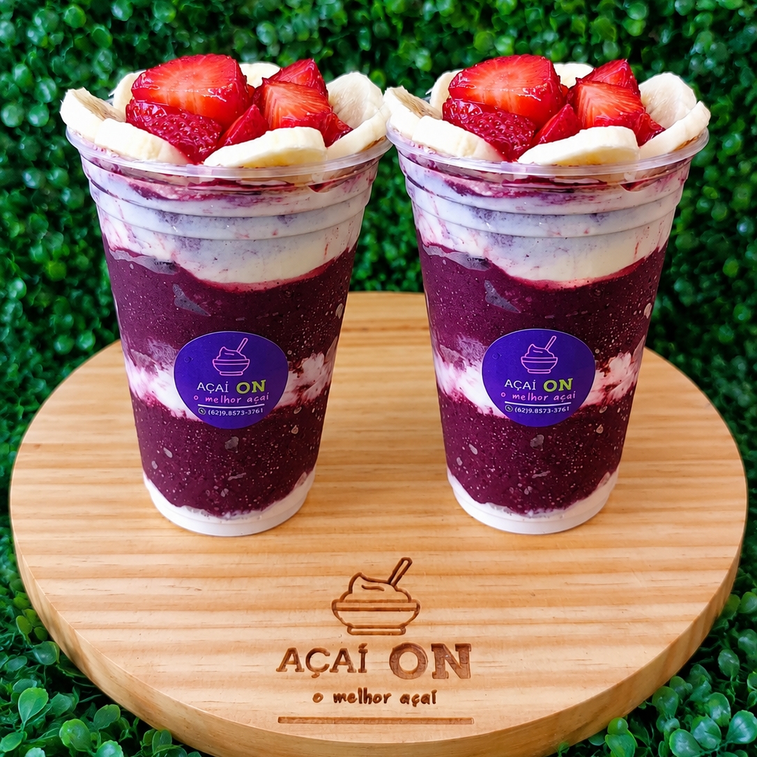 2 Copos de 300 ml com açaí e adicionais à sua escolha dentro do copo.