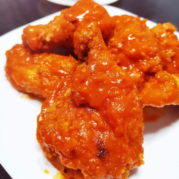 6 Alitas de Pollo con Papas