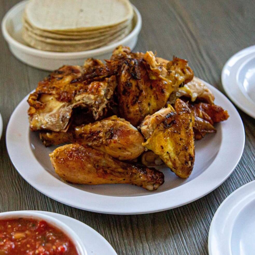 6 Piezas de Pollo con todo +Ensalada de Macarrón