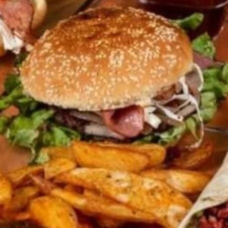 Hamburguesa con papas en gajos