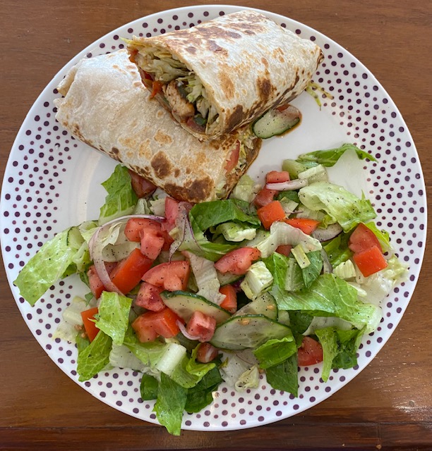 Burrito de Pollo con Ensalda