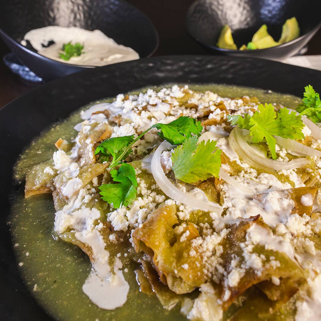 Chilaquiles con Pollo o Huevo