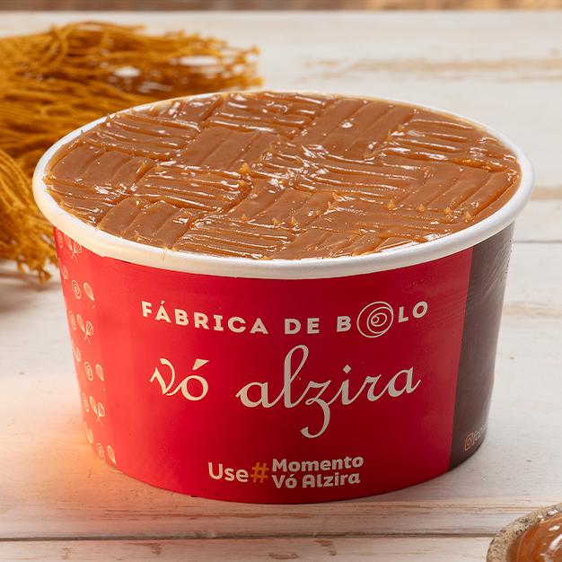 Bolo de Pote caseiro, feito com duas camadas de bolo de doce de leite, com recheio e cobertura deliciosa de doce de leite. Imagem meramente ilustrativa.